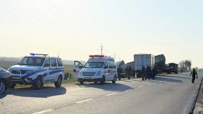 В Ташобласти два человека погибли в ДТП с грузовиком