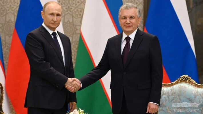 Путин проинформировал Мирзиёева о ситуации в России