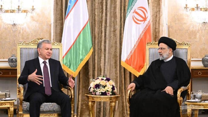 Президенты Узбекистана и Ирана провели переговоры в узком формате