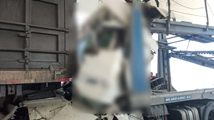 Двое погибли в ДТП с автовозом UzAuto Motors и грузовиком  