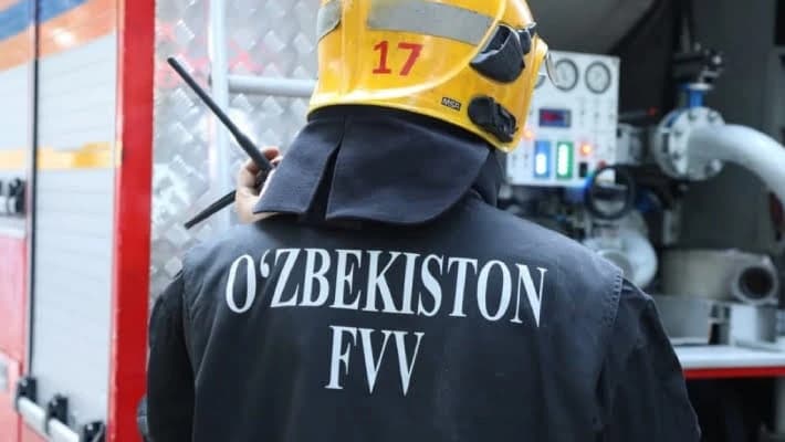 В Андижане загорелись три соседних дома