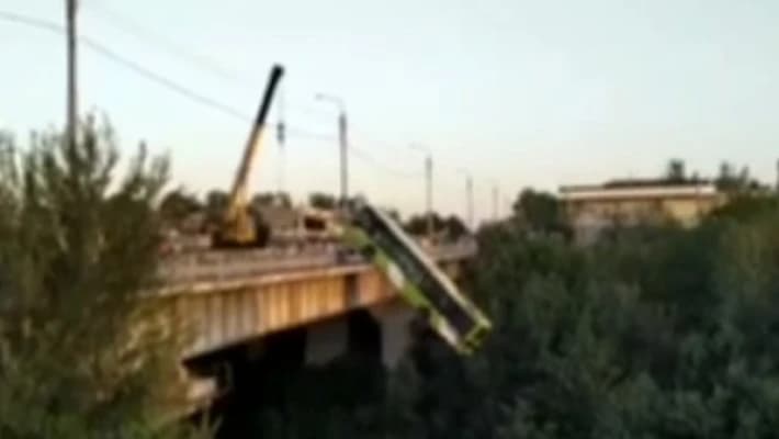 В Ташкенте на съемках боевика утопили автобус