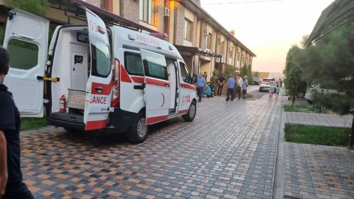В Ташкенте спасли рабочего, оказавшегося под завалом грунта