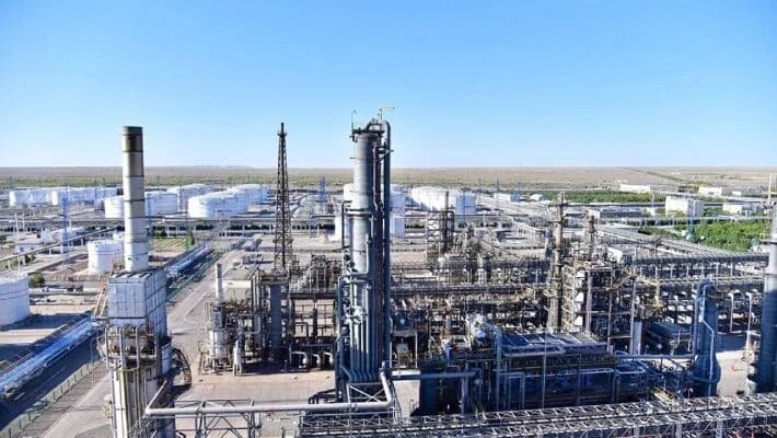 В «Узбекнефтегаз» объяснили снижение производства бензина