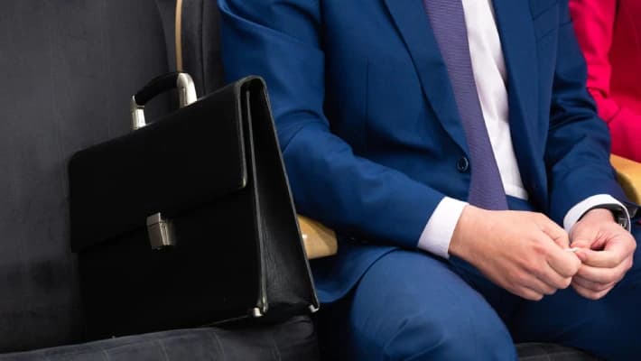 Опрос показал, что 57% госслужащих привлекаются к сверхурочной работе