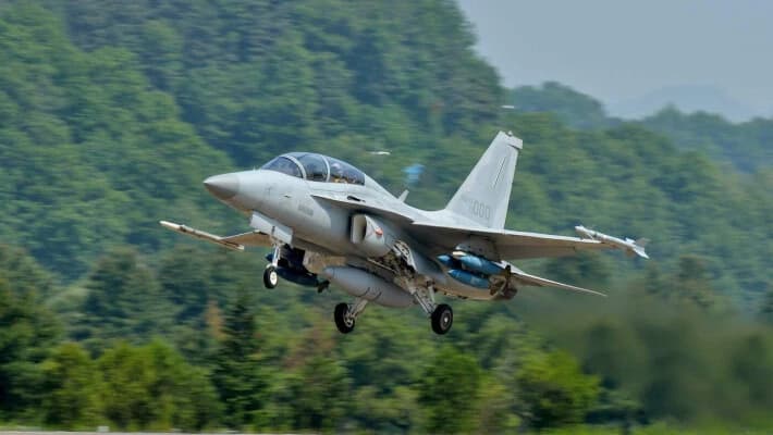 СМИ: Корея хочет продать Узбекистану боевые самолеты FA-50