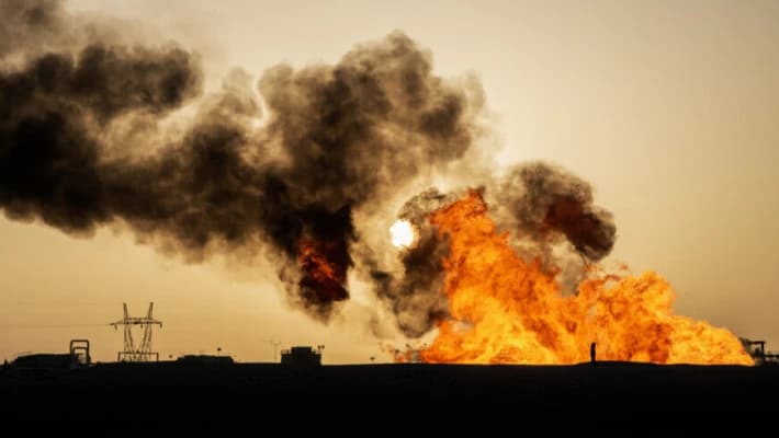 В Казахстане почти три месяца горит нефтяная скважина