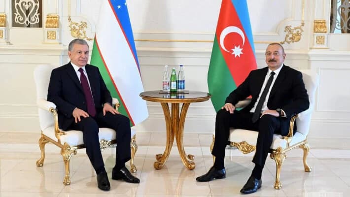 Мирзиёев и Алиев провели переговоры в узком формате