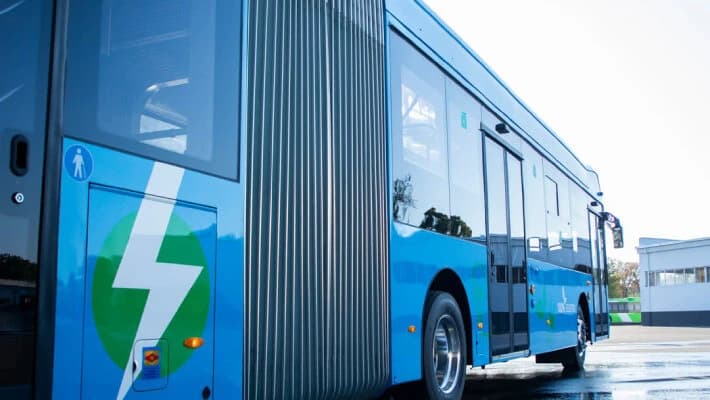 В Ташкенте появился первый электробус-гармошка