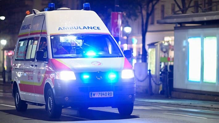 Двое узбекистанцев остаются в больнице после падения учебного самолета в Австрии