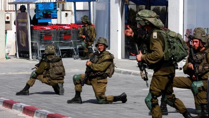 Израиль официально перешел в состояние войны