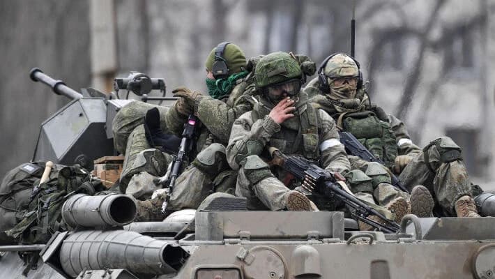 Британская разведка: Россия готовится воевать еще несколько лет