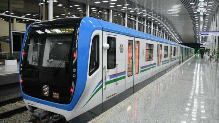 Забытая в метро сумка привела к задержке поездов и столпотворению