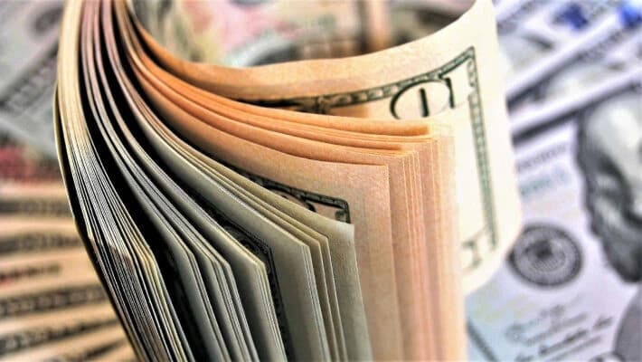 В Сырдарье задержали двух человек за сбыт фальшивых долларов