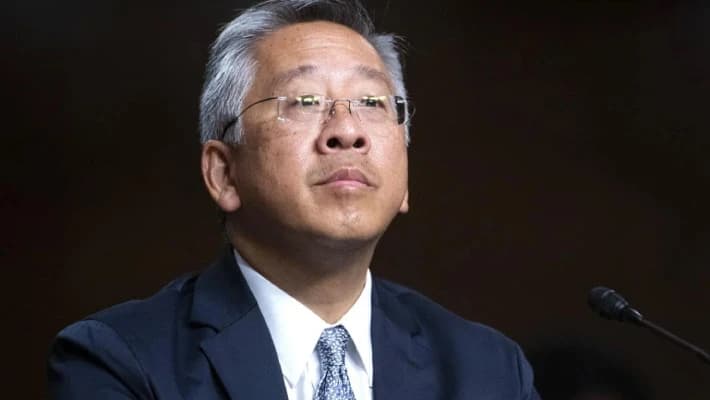Помощник госсекретаря США отведал узбекскую кухню на рынке «Чорсу»