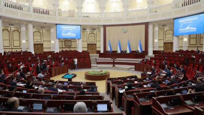 Депутаты остались недовольны ответом Раматова на их запрос