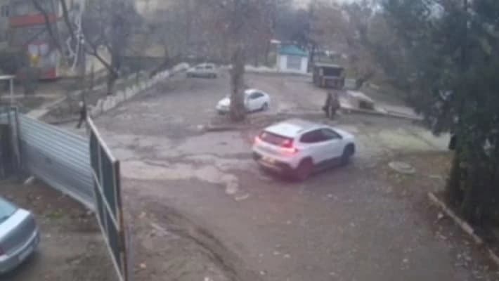 В Ташкенте водитель Tracker сбила двух детей