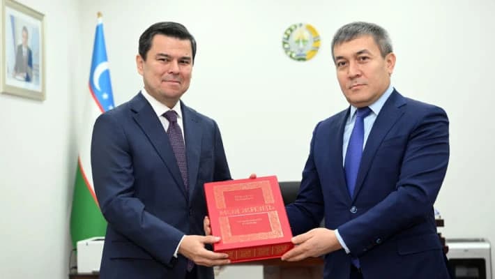 Назарбаев подарил Мирзиёеву свою книгу