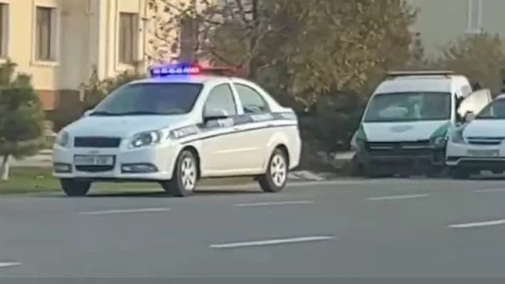 В Термезе произошло ДТП с участием машины ДПС