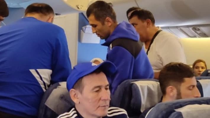 Врач ФК «Навбахор» спас жизнь пассажиру на борту самолета