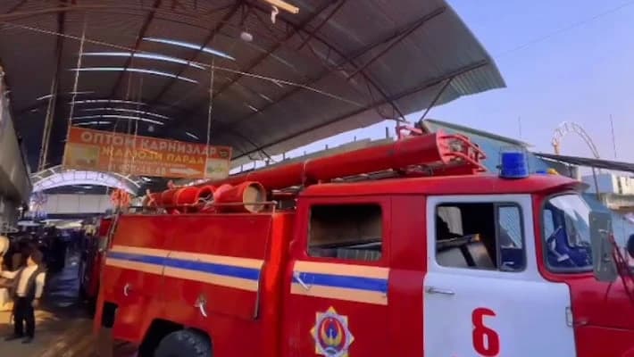 На рынке в Андижане произошел пожар