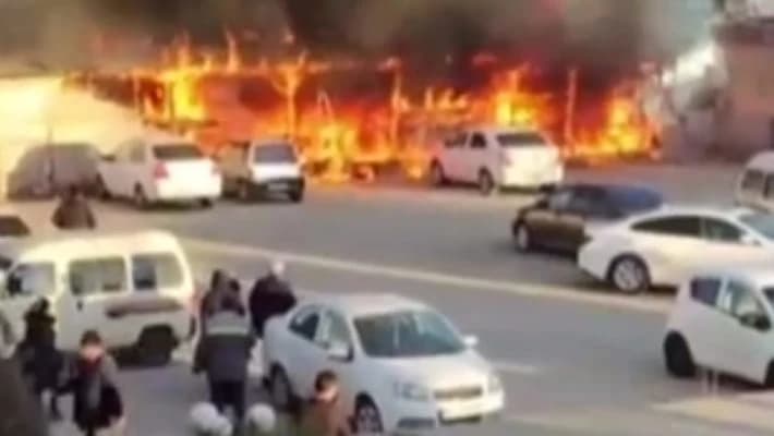 В Ургенче загорелись торговые ряды