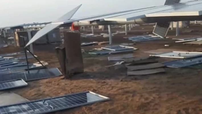 Ветер сорвал панели строящейся солнечной электростанции в Сурхандарье