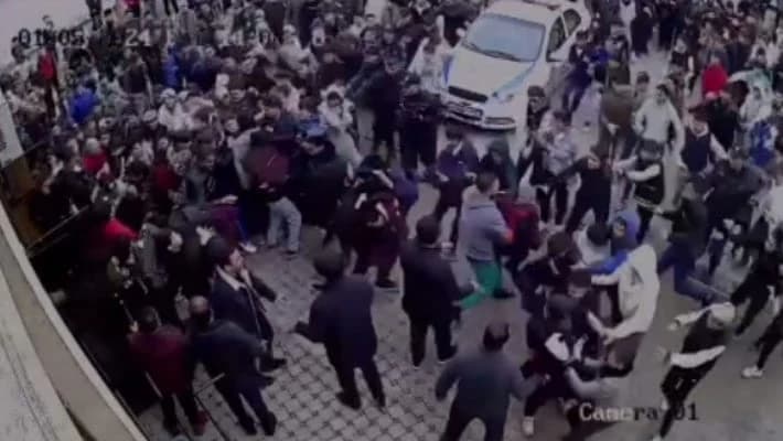 В Ташкенте из-за бесплатной одежды «штурмовали» магазин (видео)