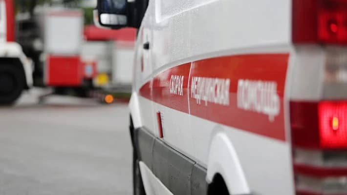 Автомобиль со школьниками упал в канал в Сырдарье