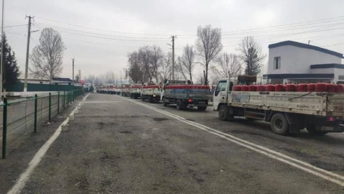 Узбекистан доставил в Кыргызстан тысячу баллонов со сжиженным газом