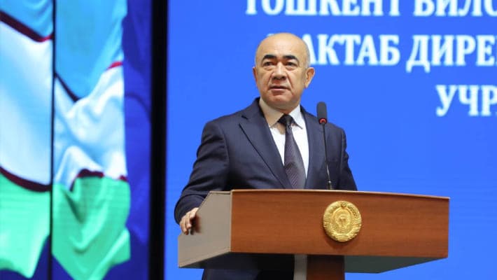 Зоир Мирзаев обещал школам 300 млн сумов за отказ от телефонов  
