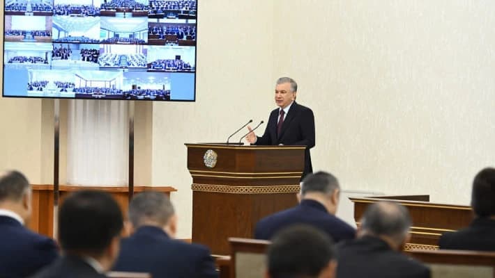 Мирзиёев поручил заключить годовые контракты с министрами соцсферы