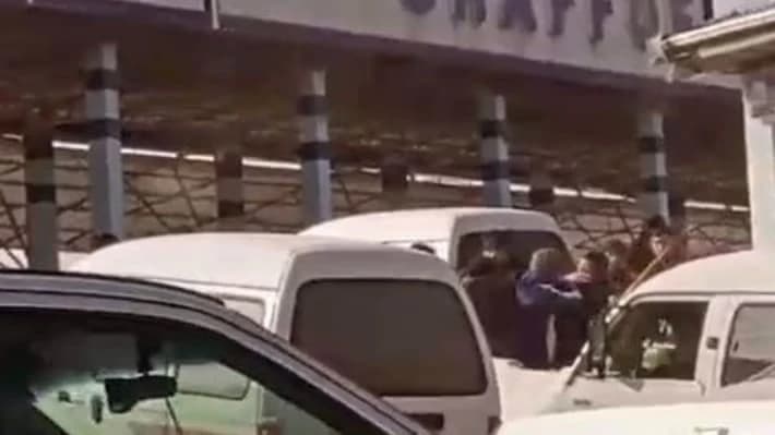 Водители подрались на заправке в Ферганской области