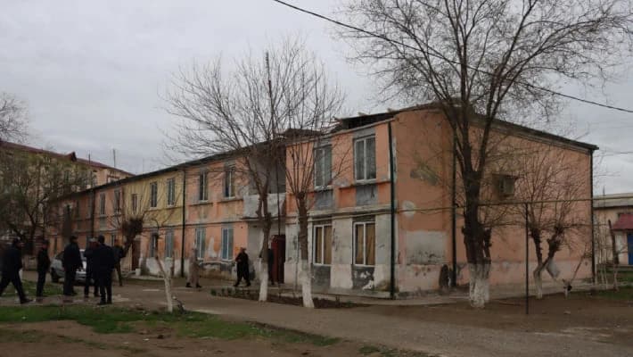 Ветер снес крышу дома в Сырдарьинской области