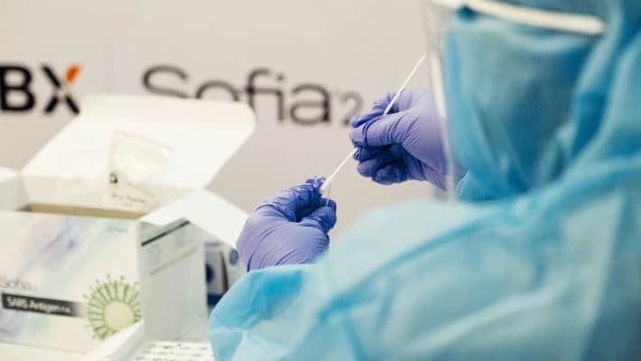 Стало известно о человеке, сделавшем более 200 прививок от COVID-19