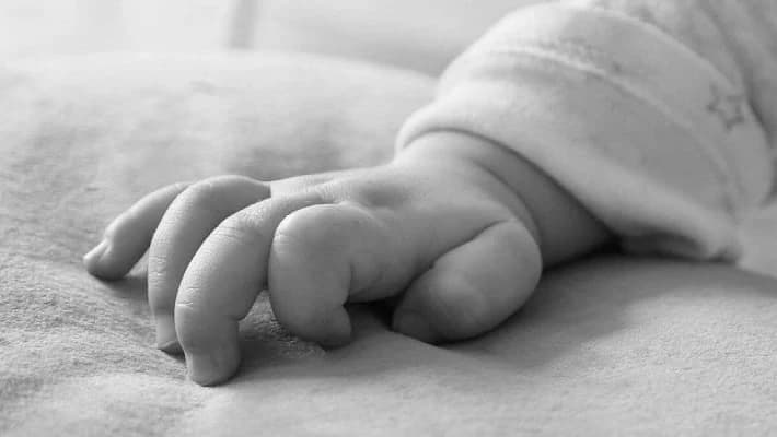 В Ферганской области мать бросила новорожденного в роддоме  