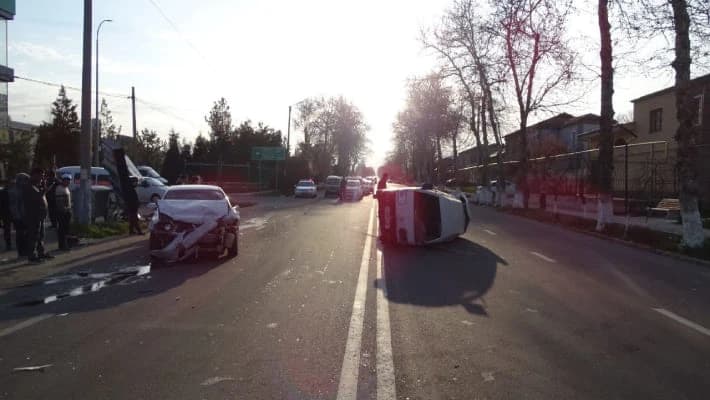 Под Ташкентом Lacetti на большой скорости снес Damas