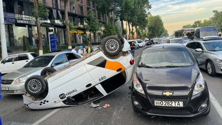 В Ташкенте произошло ДТП с участием 4 автомобилей
