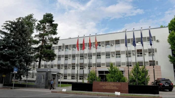 Кыргызстан рекомендовал своим гражданам временно не ездить в РФ