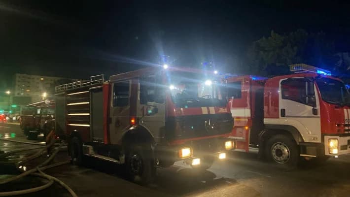 В Ташкенте 12 расчетов тушили крупный пожар на рынке «Чорсу»