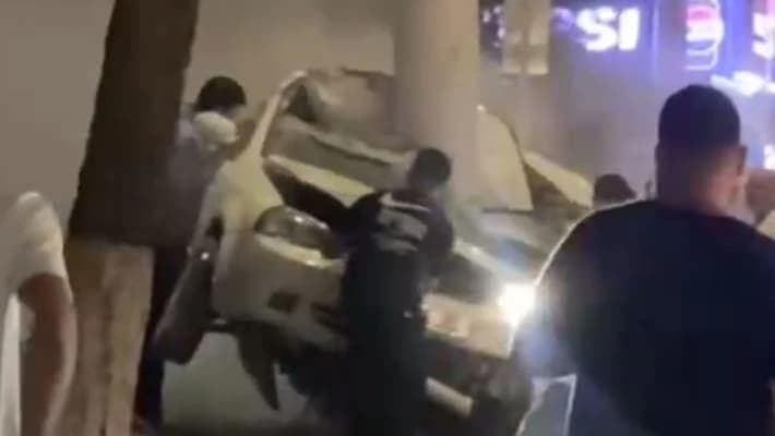В Ташкенте Lacetti влетела в столб, погибли два человека