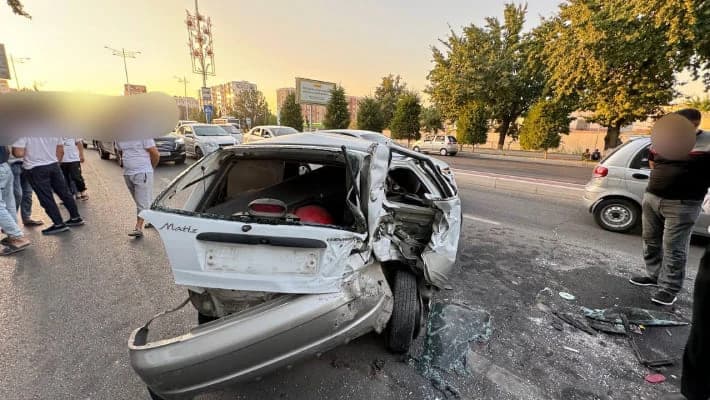 В Ташкенте произошло крупное ДТП с участием семи автомобилей