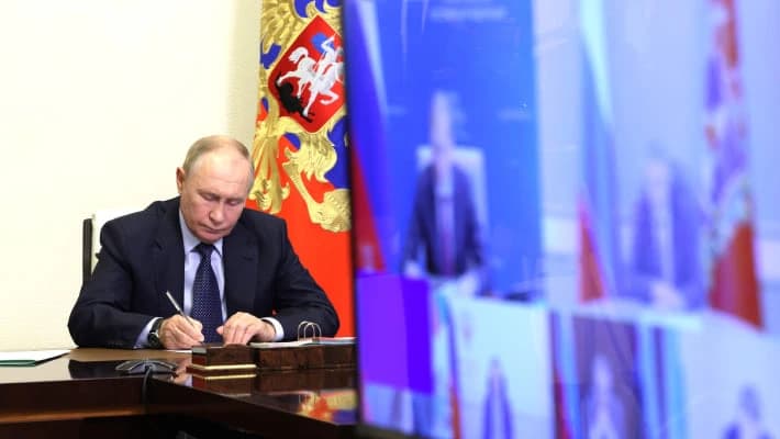 Путин собрал совещание по ситуации на границе с Украиной