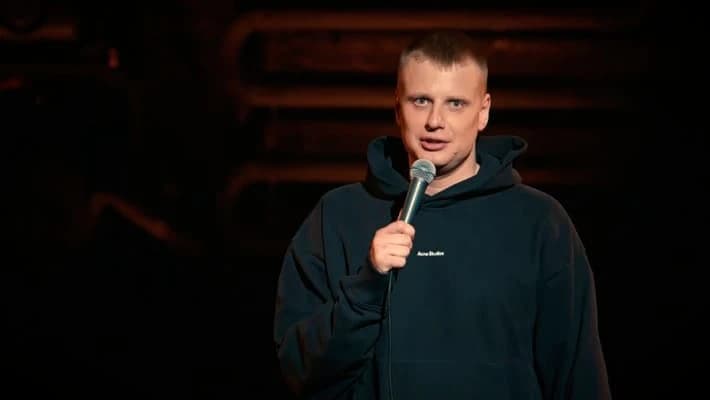 Комику Славе Комиссаренко предъявили обвинения в оскорблении Лукашенко