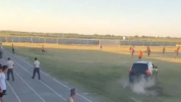 Водитель Captiva, пытавшийся задавить людей в Сырдарье, получил 4,5 года