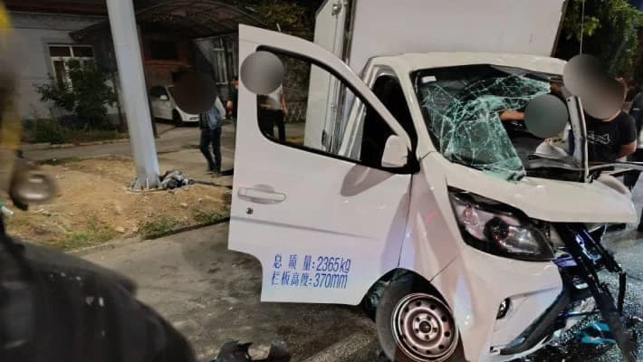 Двух человек госпитализировали после ДТП в Ташкенте