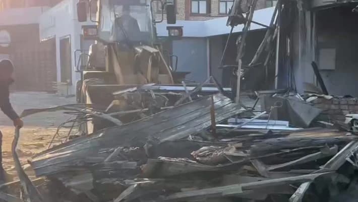 В Фергане начали сносить взорвавшуюся заправку