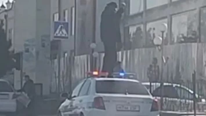 Мужчина попал в психиатрическую больницу после танцев на машине УБДД