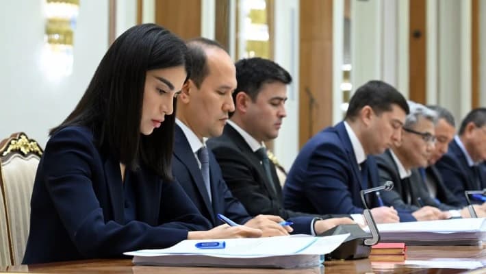 Мирзиёев подписал закон о неприкосновенности руководства АП