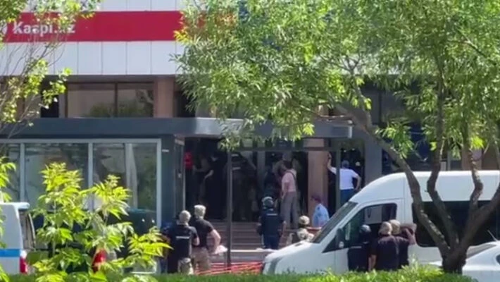 Заложников освободили из захваченного отделения банка в Астане
